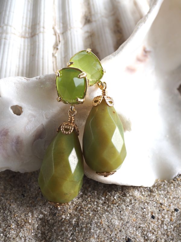 Brass stekers met kattenoog en goldfilled oorbellen met koreaanse jade - Afbeelding 2