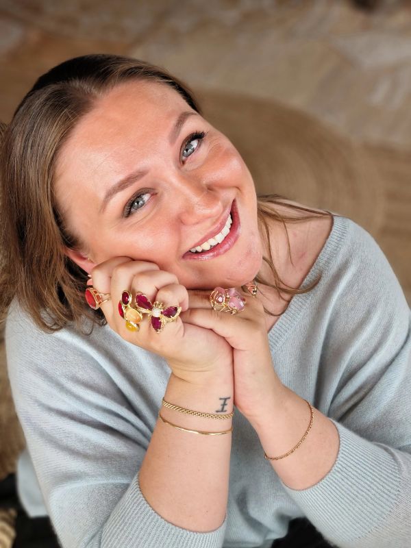 Brass ring met meerdere kleuren stenen, flexibele maat - Afbeelding 2