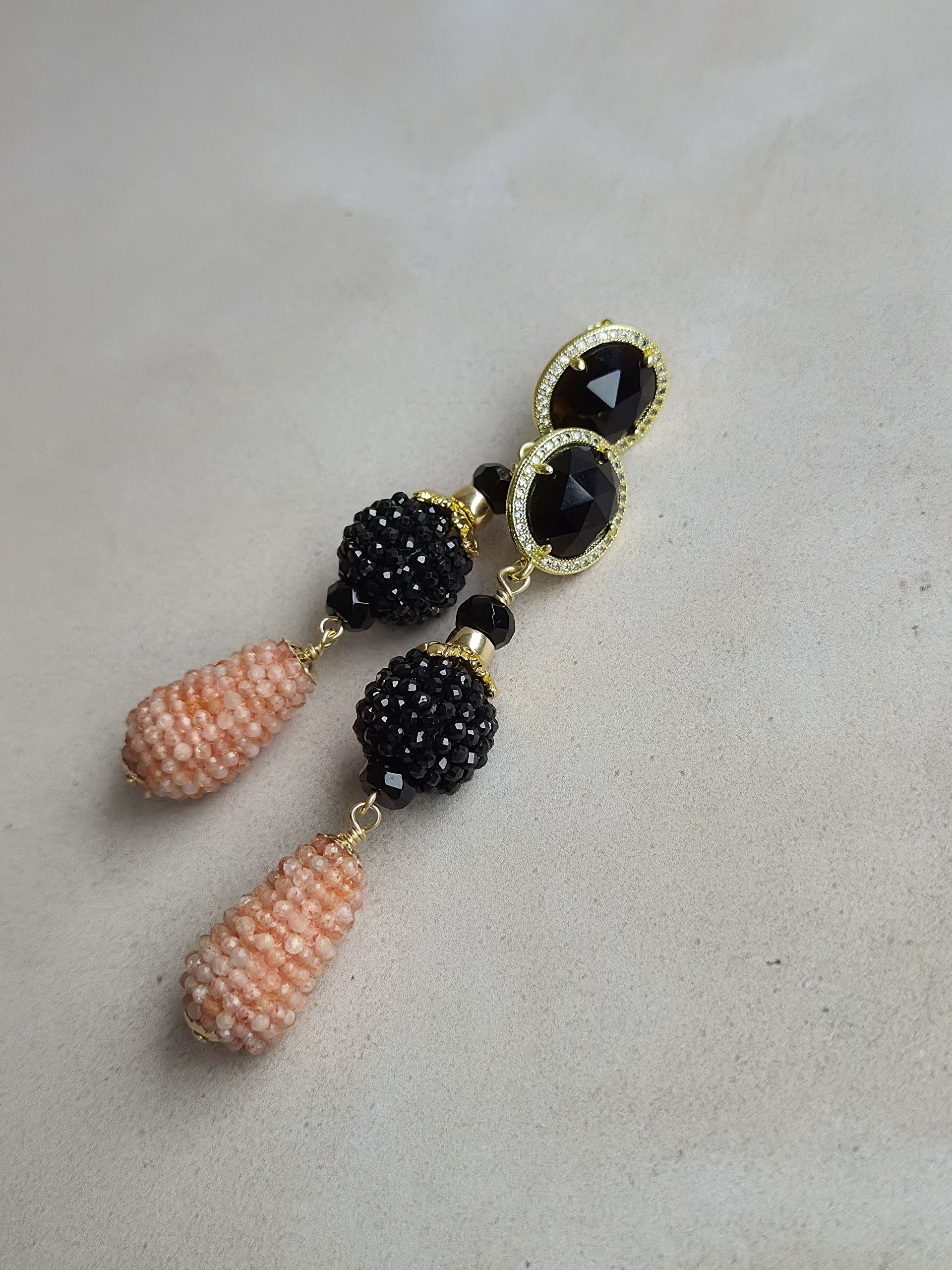 Brass stekers met onyx, kristal, en aardbeienkwarts